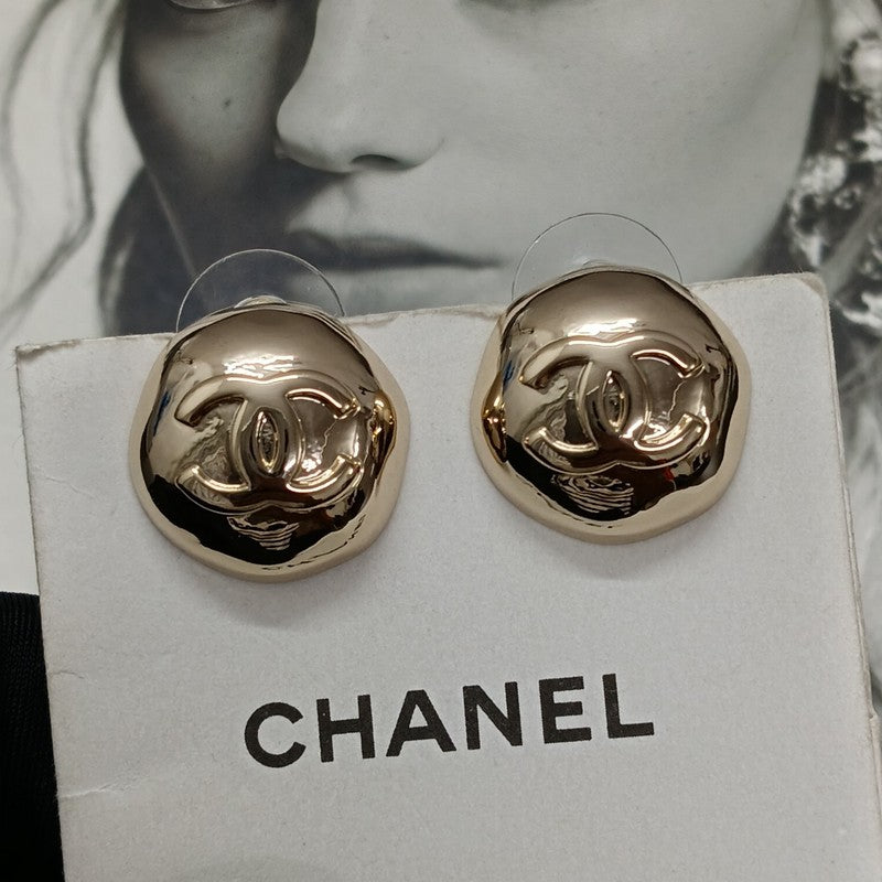 Chanel Gold Round 18K Gold Earrings